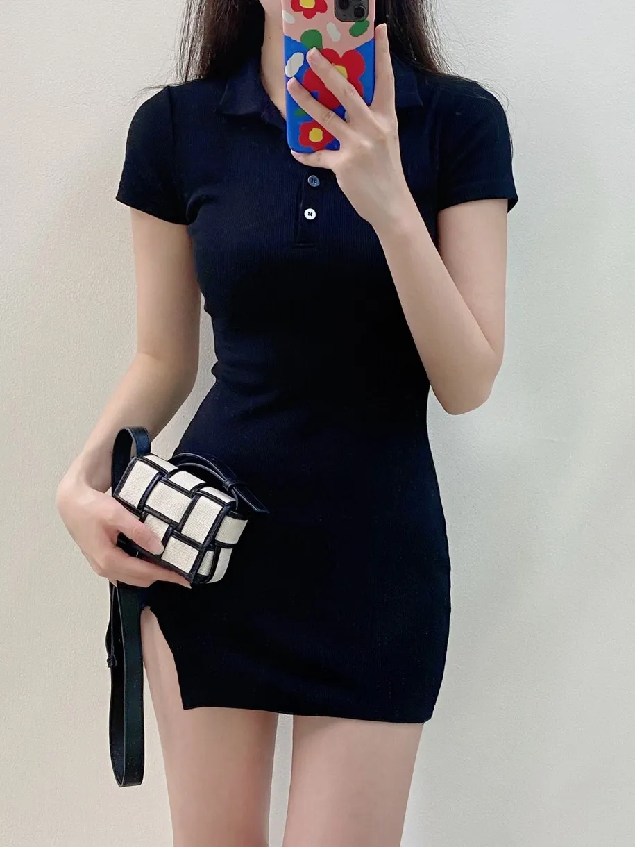 Young lady's upper body picture